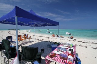 Yacht LOOSE ENDS -  BBQ at the Beach